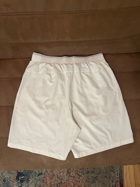 Fabletics men’s shorts - Picture 3 of 4